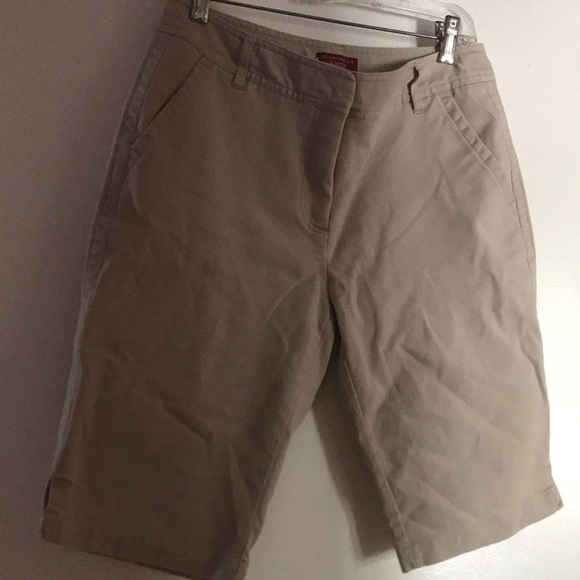 School Uniform shorts - Picture 1 of 3
